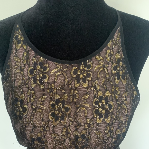 Black and Good Thread High Neck Peplum Top - Picture 2 of 4